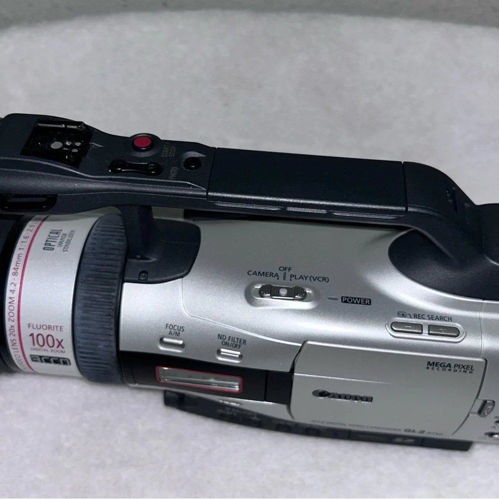 CANON DM-XM2 E - 3CCD DIGITAL VIDEO CAMCORDER XM2 PAL (TURNS ON) UNTESTED